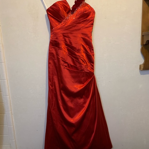 Flirt by Maggie Sottero Red Rose One Shoulder Ruched Prom Dress Size 10 - Picture 10 of 10